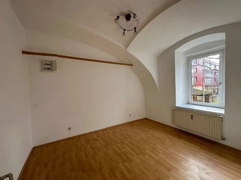 Zimmer mit Gewölbedecke